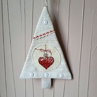 Tannenbaum Mit Kreuzstickbild | Weinachtsbaumkugel- Leinen - Spitze Zwirnknöpfe von oldlinen4you