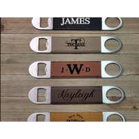 Personalisierter Flaschenöffner, Groomsman Geschenk, Hochzeitsgeschenk, Benutzerdefinierte Bargeschenke, Hochzeitsgeschenke von oldoakdesigncompany