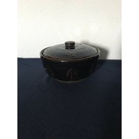 2-Quart Auflaufform, Dunkelbraun Mit Blumen Und Blättern Verziert 2-Quart Auflaufform, Dunkelbraun Mit Blumen Und Blättern Verziert von oldoddthings