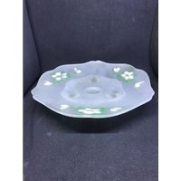 Lancaster Glass White Satin Opaque Mit Kay Muster Handbemalte Blumen Dreifinger Servierplatte Lancaster Glass White Satin Opaque Mit Kay Muster Handbemalte Blumen Dreifinger Servierplatte von oldoddthings