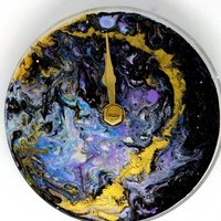 Handgefertigte Wanduhr - Galaxy Edition von outhouseworkshop