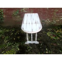 Kleiner Tisch Altweiß Goldpatina Vintage von outofnorm
