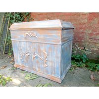 Kommode Truhe Mit Klappfach Taubenblau Kupfer Patina Vintage von outofnorm
