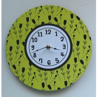 Blumenuhr. Küchenuhr. 10 Im Uhr. Gelbe Natur Moderne Recycling-Schallplatte von paperannie