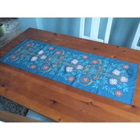 Tischläufer, 40cm(15" Breit, Zwei Längen, Baumwollstoff, Muster Bauerngarten, Dunkelblau Tischläufer, 40cm(15" Breit, Zwei Längen, Baumwollstoff, Muster Bauerngarten, Dunkelblau von pastperfectleipzig