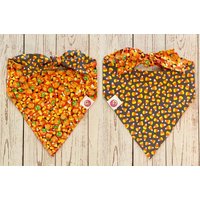 Halloween Hunde Bandana, Candy Corn Wendbares Krawatte Auf Reversible Pet Bandana von pawsitivelybella
