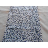 Wedgwood Blue Floral Tür Zugluftstopper - 42 "Handgefertigte Brise Blocker Wedgwood Blue Floral Tür Zugluftstopper - 42 "Handgefertigte Brise Blocker von pdickson3