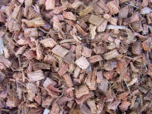 Mulch Chips aus 100% Kokos, grob, 100 Liter, (EUR 0,54/Liter), Kokoschips, Einstreu geeignet als Unkrautschutz, Winterschutz, Pflanzenschutz, Schneckenschutz und Düngemittel, 100% biologisch abbaubar von pemmiproducts