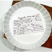 Zeigen Sie Ihr Individuelles, Handgeschriebenes Rezept Auf Einer Ofensicheren Quiche-Form An. Perfekt, Um Sich An Einen Verlorenen Die Feiertage Zu von phpottery