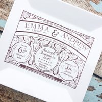 Zeigen Sie Ihre Einladung Auf Einem Benutzerdefinierten Teller An, Um Das Perfekte Herzstück Zu Schaffen. Perfekt Für Babyparty, Jubiläum Oder von phpottery