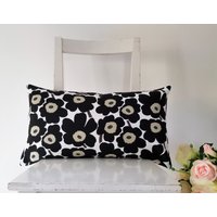 Lendenwirbelsäule 21 X 12 Marimekko Pieni Unikko Leinwand. Schwarze Mohnblumen Kissenbezug von pillow1