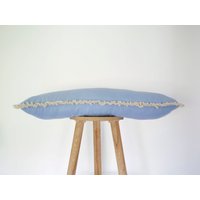 Blauer Langer Lumbaler Kissenbezug Mit Cremefarbener Fransenkante Bett Oder Zimmer Dekor | Blau Handgefertigt Blauer Langer Lumbaler Kissenbezug Mit Cremefarbener Fransenkante Bett Oder Zimmer Dekor | Blau Handgefertigt von pillowlink
