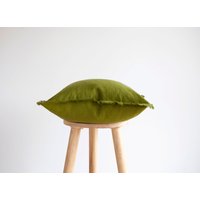 Grünes Zierkissen Mit Fransen Sondergröße von pillowlink