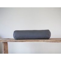 Handgefertigtes Nackenkissen Aus Grauem Leinen von pillowlink