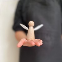 Handgefertigtes Holz Engel Set Mit Feder Flügeln Handgefertigtes Holz Engel Set Mit Feder Flügeln von pilosale