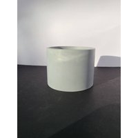 Hellblauer Blumentopf Aus Beton Für Zimmerpflanzen von planetpaxhomeandgift