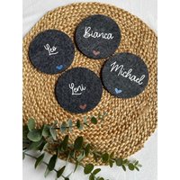 Filzuntersetzer Personalisiert L Gastgeschenk Hochzeit Untersetzer Aus Filz Mit Namen Grau 10 cm Filzuntersetzer Personalisiert L Gastgeschenk Hochzeit Untersetzer Aus Filz Mit Namen Grau 10 cm von plotterherzle
