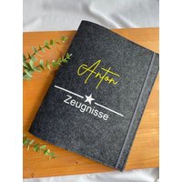 Zeugnismappe I Mappe Aus Filz Mit Klarsichtsfolien Personalisiert L Hellgrau Dunkelgrau von plotterherzle