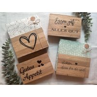 Rustikaler Serviettenhalter Aus Holz Mit Spruch - Handgefertigt Perfekte Tischdeko & Geschenkidee Rustikaler Serviettenhalter Aus Holz Mit Spruch - Handgefertigt Perfekte Tischdeko & Geschenkidee von plottervibes