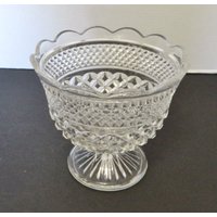 Wexford Anchor Hocking 8-Zoll-Füßigkeits-Sockelschüssel Mit Ausgebogter Kante von pluckylucky