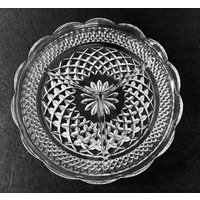 Wexford Dreiteilige Relish Schale 8 1/2 Zoll Scalloped Edge Diamant-Muster von pluckylucky