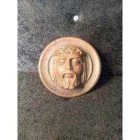 Schöne Vintage Frühe 20Thc Handgeschnitzte Hölzerne Plakette, Die Den Ruhigen Kopf Von Jesus Darstellt von pobkinsemporium