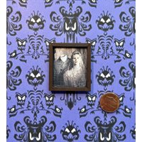 Constance Hatchaway Miniatur Leinwand Druck - Haunted Mansion Puppenhaus Dekor von pocketbobble