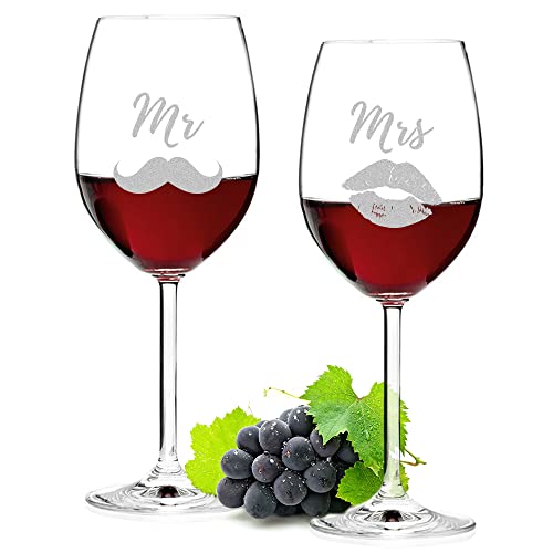 polar-effekt Leonardo Weinglas 2er-Set mit Gravur - 460 ml Volumen - Weingläser Mann und Frau - Stielglas für Hochzeit, Heirat, Trauung - Ehepaar, Paar - Kelch mit Wunschmotiv - Motiv Mr. und Mrs von polar-effekt