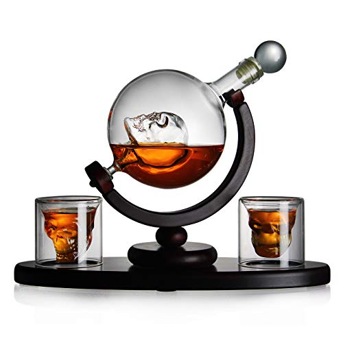 Whiskyset, Glaskaraffe mit Totenkopf für Whisky und Absinth-Liebhaber, 2 Totenkopfgläser und Holz-Tablett - Flasche mit luftdichtem Verschluss, Decanter 850ml Handarbeit - Geschenke für Männer von polar-effekt