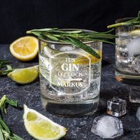 Gin Glas Mit Personalisierter Wunschgravur - Wunschname Für Drinks Gravur Perfekt Genießer Spruch It's O'clock von polareffekt