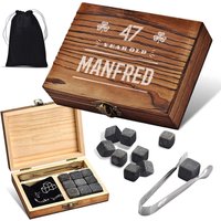 Whisky Kühlsteine 4-Tlg Set - Wiederverwendbare Steine Eiswürfel Mit Gravierter Holzkiste, Zange Und Beutel Motiv Kleeblatt von polareffekt