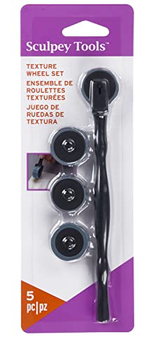 polyform Tools Textur-Räder-Set, kommt mit 4 Texturköpfen, Verwendung mit Mehreren Arten von Ton – Polymer-Ton, lufttrocknen und Nicht trocken, ideal für Projekte von Schmuck, Heimdekoration polyform Tools Textur-Räder-Set, kommt mit 4 Texturköpfen, Verwendung mit Mehreren Arten von Ton – Polymer-Ton, lufttrocknen und Nicht trocken, ideal für Projekte von Schmuck, Heimdekoration von Sculpey