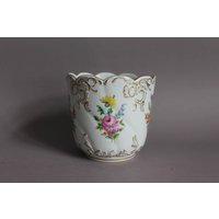 Potschappel Dresden Cachepot Übertopf Bunte Blumen Rocaillen Golddekor 14 cm | B Potschappel Dresden Cachepot Übertopf Bunte Blumen Rocaillen Golddekor 14 cm | B von porcelainexpert
