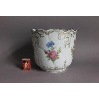 Potschappel Dresden Cachepot Übertopf Bunte Blumen Rocaillen Golddekor 20 cm | A Potschappel Dresden Cachepot Übertopf Bunte Blumen Rocaillen Golddekor 20 cm | A von porcelainexpert
