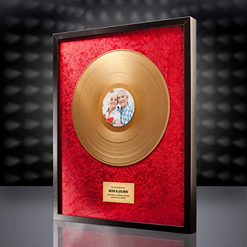 Goldene Schallplatte mit eigenem Foto - Geschenk personalisiert für Mann Frau Oma Opa Bruder Schwester - Hintergrund rot von posterdeluxe