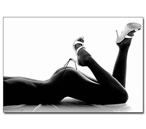 Poster Akt Erotik - Relaxing - Schwarz Weiss Sexy Po Beine Frau Nackt High Heels von posterdeluxe
