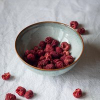 Handgemachte Keramik Hellblaue Kleine Schüssel Mit Fuß, Rad Geworfen Frühstücksschale, Servierschale von potterybyrue