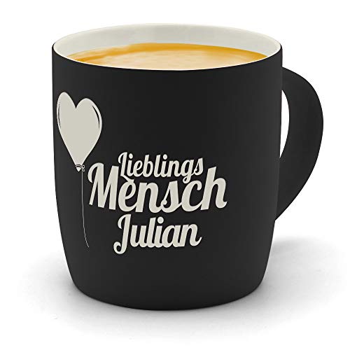 printplanet - Kaffeebecher mit Namen Julian graviert - SoftTouch Tasse mit Gravur Design Lieblingsmensch - Matt-gummierte Oberfläche - Farbe Schwarz von printplanet