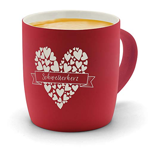 printplanet - Kaffeebecher mit Namen Schwesterherz graviert - SoftTouch Tasse mit Gravur Design Herzbanderole - Matt-gummierte Oberfläche - Farbe Rot von printplanet