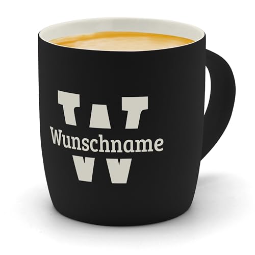printplanet - Kaffeebecher mit eigenem Text graviert - SoftTouch Tasse mit Wunschtext - Matt-gummierte Oberfläche - Farbe Schwarz - Motiv: Letter von printplanet
