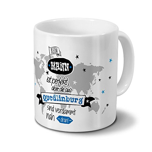 printplanet Tasse mit Namen Quedlinburg - Motiv Kein Mann ist Perfekt, Aber. - Namenstasse, Kaffeebecher, Mug, Becher, Kaffeetasse - Farbe Weiß von printplanet