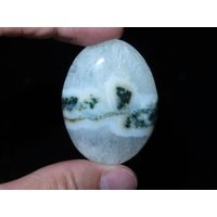 Wunderschöner Thai Oval Shaped Cabochon Green Spot Heilung Solar Kristall Iii von purifylifestyle