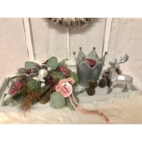 Haltbare Tischdeko . Advent - Weihnachten Holztablett Gesteck Metallkrönchen Mit Kerze Nr. 510 Haltbare Tischdeko . Advent - Weihnachten Holztablett Gesteck Metallkrönchen Mit Kerze Nr. 510 von quedeko