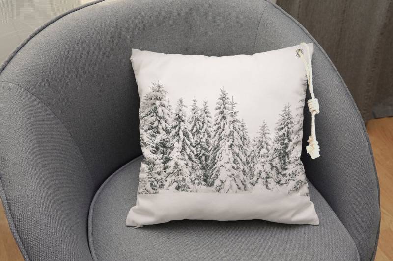 queence Dekokissen Schneelandschaft mit Tannen, Outdoor-Kissen mit Öse und dicker Stoffkordel queence Dekokissen Schneelandschaft mit Tannen, Outdoor-Kissen mit Öse und dicker Stoffkordel von queence