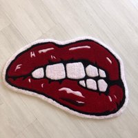 Benutzerdefinierte Design Lippen Teppich Gemustert Handmade Special Mehrzweckteppich, Bad, Kinder Mat Benutzerdefinierte Design Lippen Teppich Gemustert Handmade Special Mehrzweckteppich, Bad, Kinder Mat von rabbytufty