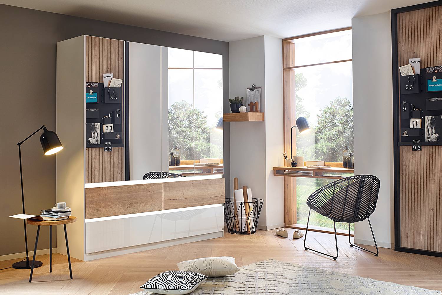 home24 Drehtürenschrank Winnipeg mit Spiegel 181cm mit Beleuchtung Weiß/Hochglanz Weiß home24 Drehtürenschrank Winnipeg mit Spiegel 181cm mit Beleuchtung Weiß/Hochglanz Weiß von home24