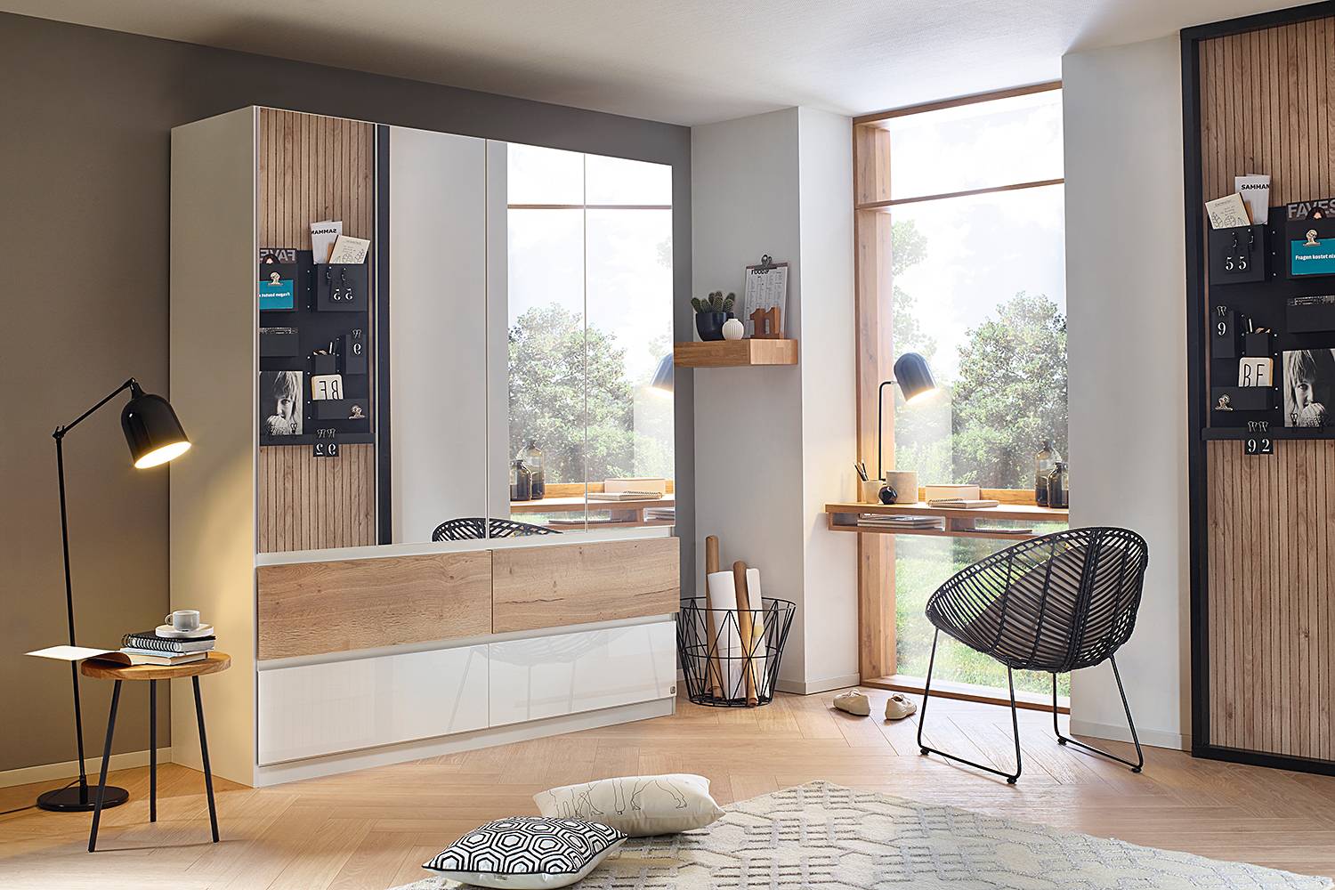 home24 Drehtürenschrank Winnipeg mit Spiegel 181cm ohne Beleuchtung Weiß/Hochglanz Weiß home24 Drehtürenschrank Winnipeg mit Spiegel 181cm ohne Beleuchtung Weiß/Hochglanz Weiß von home24