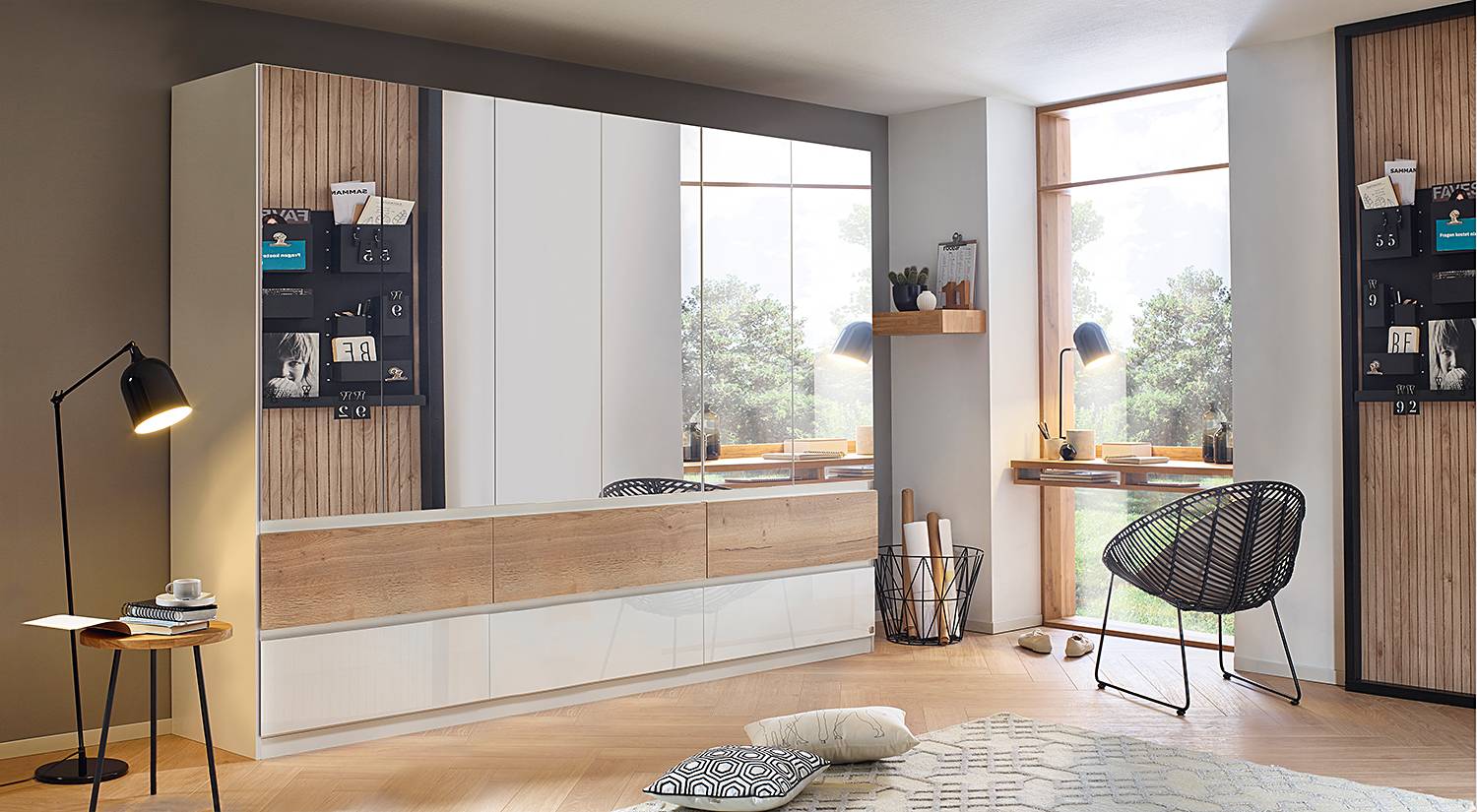 home24 Drehtürenschrank Winnipeg mit Spiegel 271cm ohne Beleuchtung Weiß/Hochglanz Weiß home24 Drehtürenschrank Winnipeg mit Spiegel 271cm ohne Beleuchtung Weiß/Hochglanz Weiß von home24