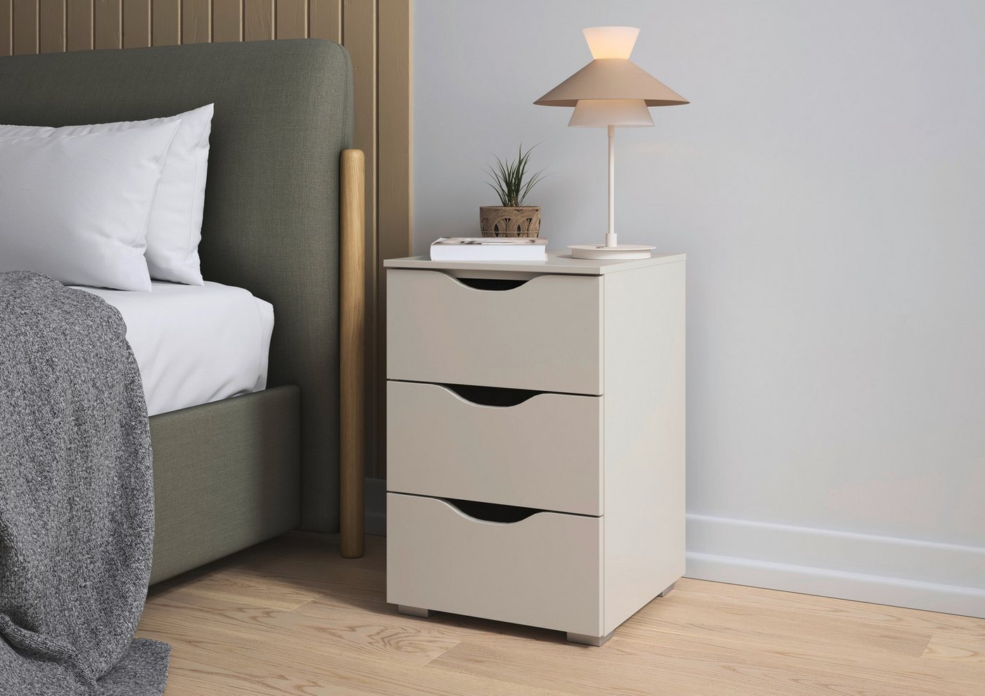 rauch Nachtkommode Marlene (Breite 40 cm), mit 3 geräumigen Schubladen und Soft-Close-Funktion MADE IN GERMANY von rauch