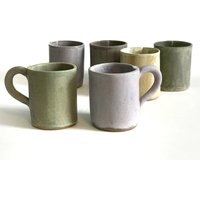 Rustikale Handgetöpferte Keramik-Kaffeetasse. Tee Tasse. 10-Unzen-Becher in Mehreren Matt Glasierten Farben von redbarnpottery